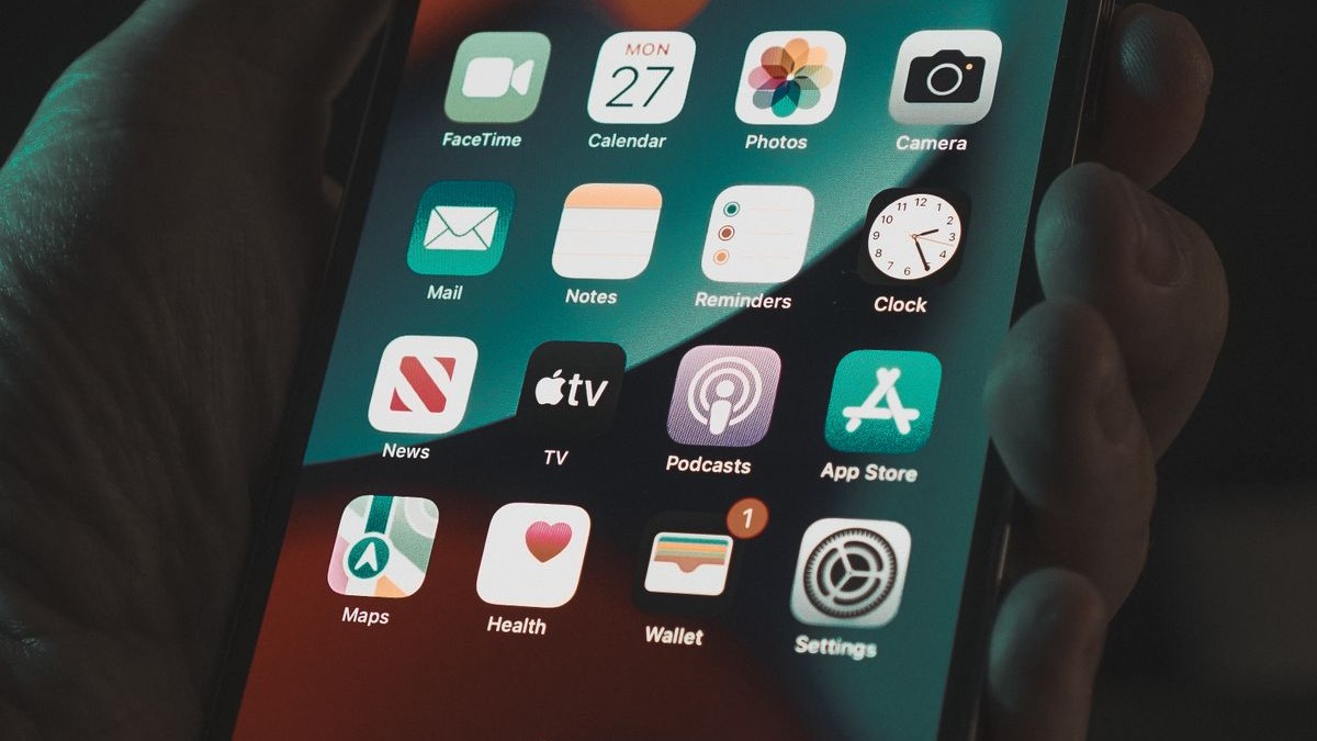 Smartphone screen with app icons