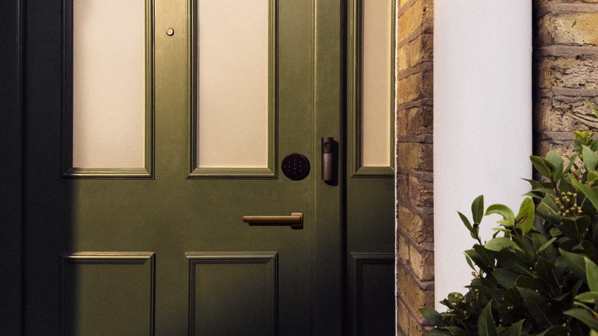 LG smart deadbolt and video doorbell from Apple Home Collection