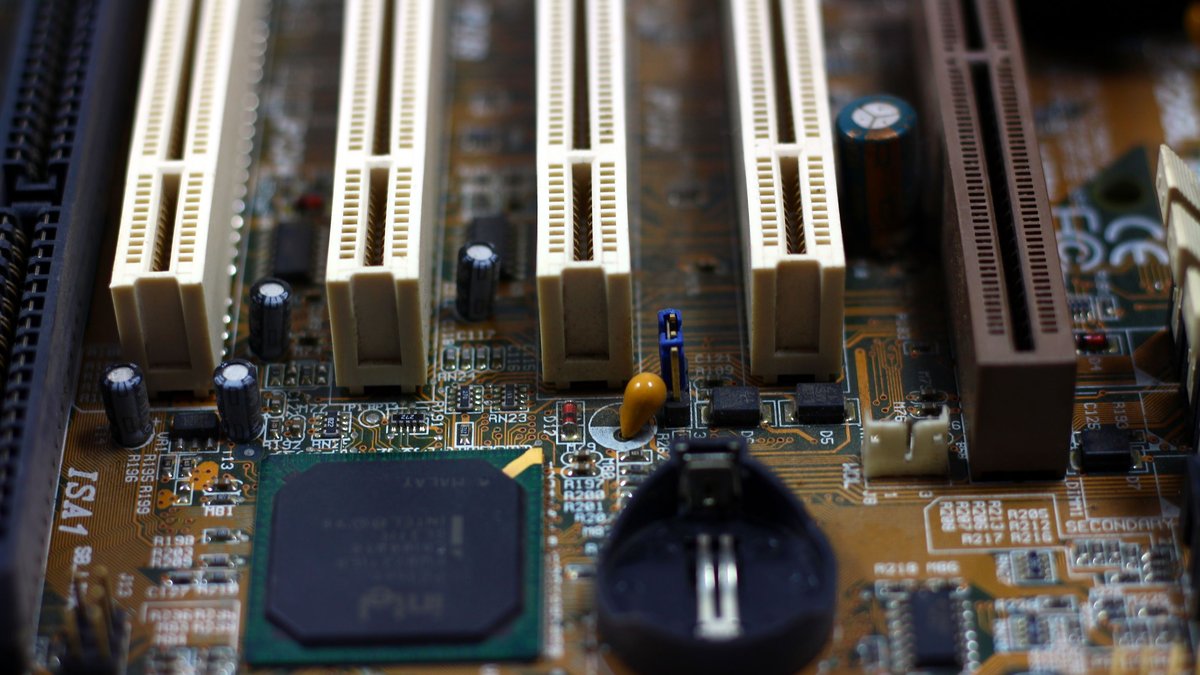 Modern computer hardware representing local AI workloads and memory requirements