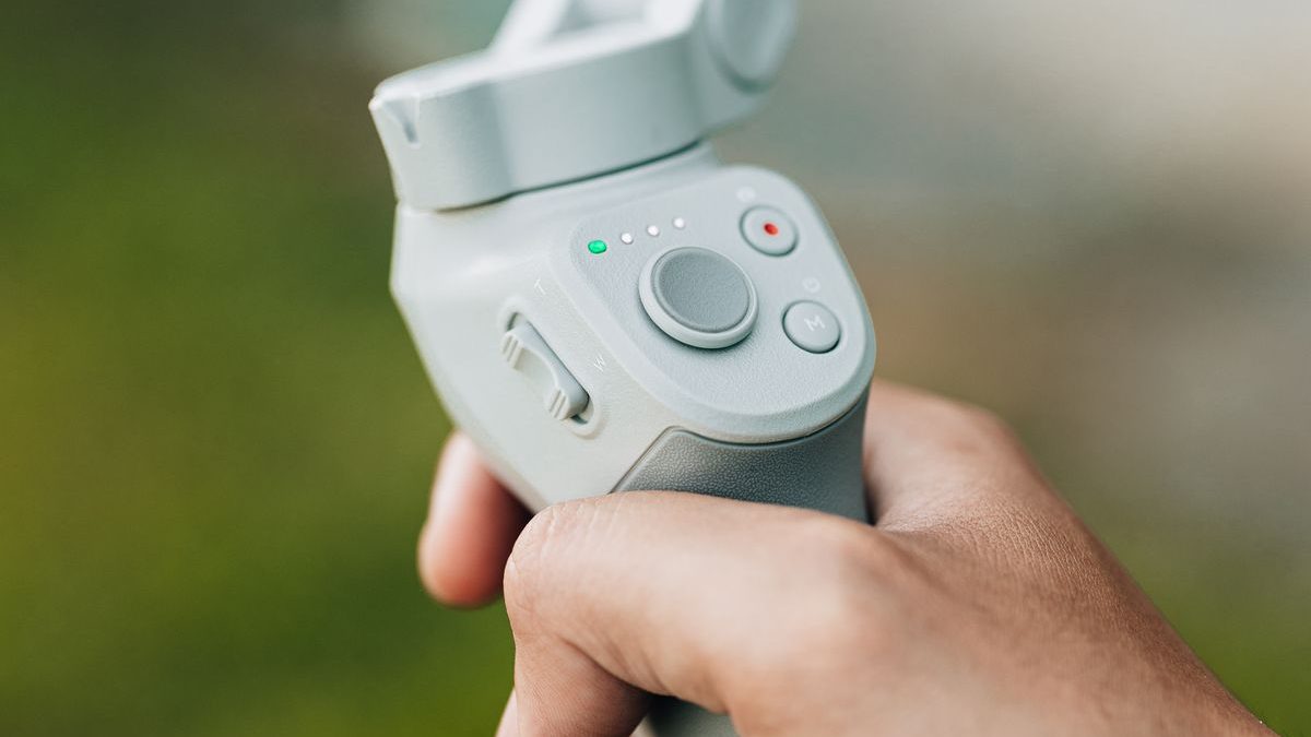 Smartphone gimbal for creators