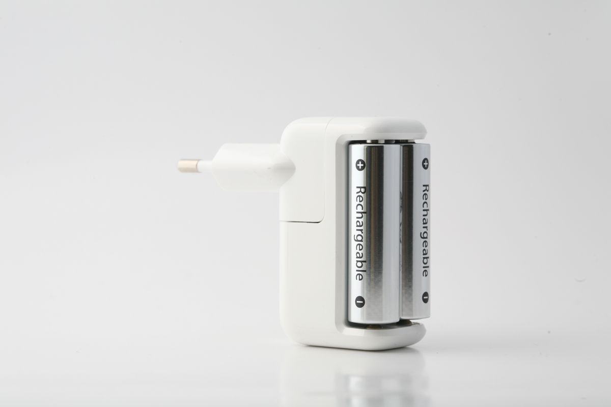 XTAR L8 PRO battery charger with LCD display
